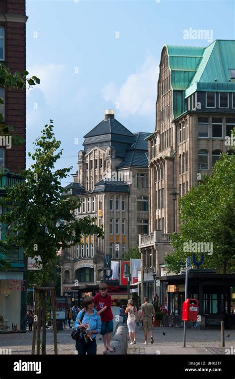 Hamburg—Mönckebergstrasse .